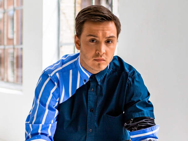 Maxim Froger tekent bij MAIN Music en lanceert debuutsingle ‘Wie’